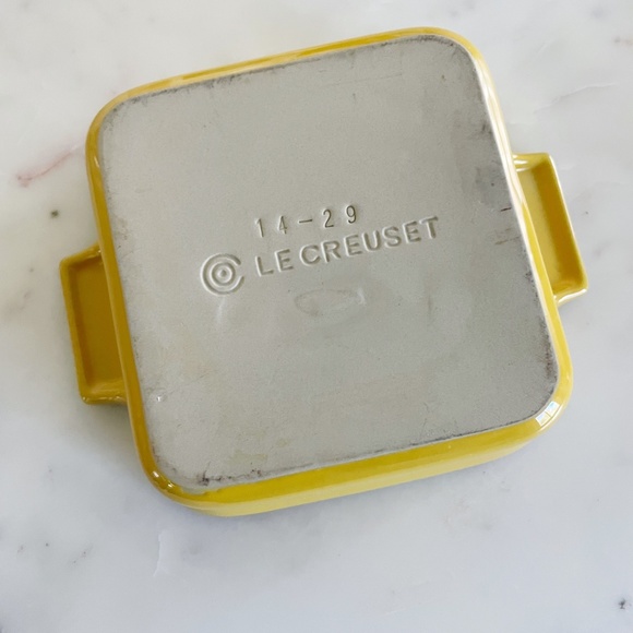 Le Creuset Mustard Yellow Square 14-29 Stoneware Baking Casserole Dish 6" x 6" - Picture 3 of 9